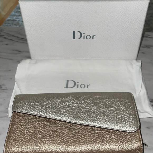 Preloved Christain Dior wallet on chain - Picture 1 of 15